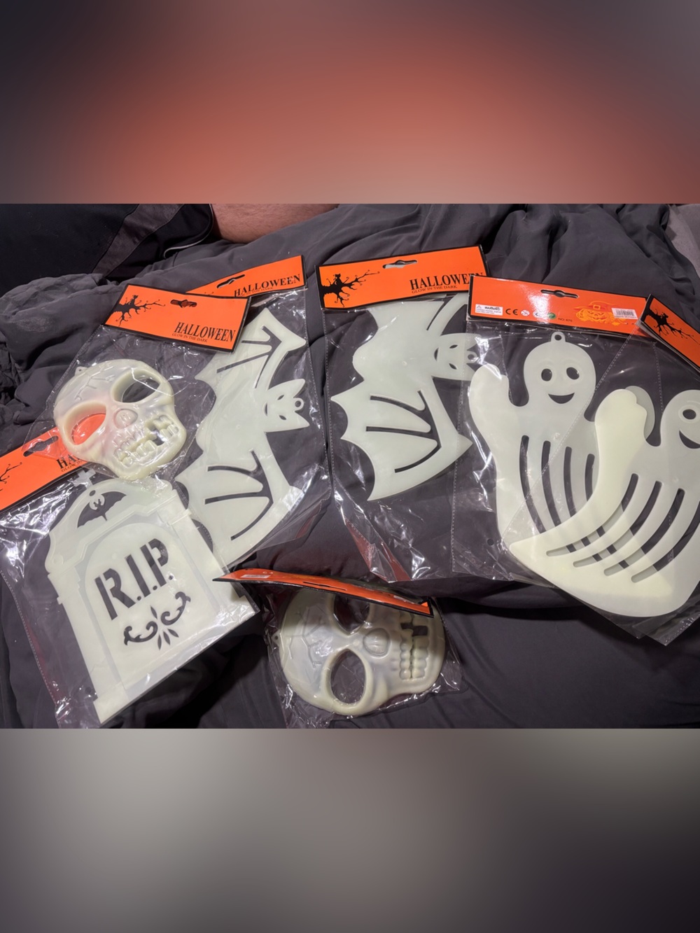 Glow Halloween Decoration Set – White Ghosts, Bats, Skulls & Tombstone